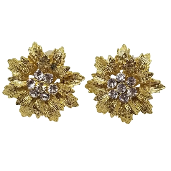 VINTAGE TEXTURED GOLDTONE FLOWER CLIP ON EARRINGS WITH WHITE CRYSTAL DETAIL - Picture 1 of 6